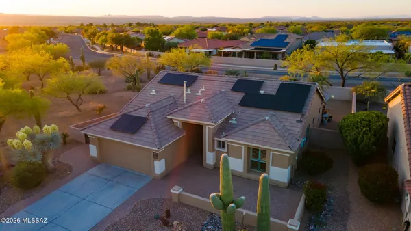 Property Slideshow image 3 of 35 | 2419 e sky creek dr, Green Valley, AZ, 85614