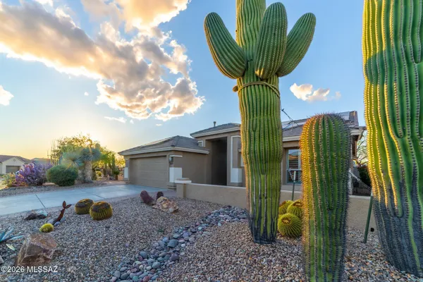Property Slideshow image 2 of 35 | 2419 e sky creek dr, Green Valley, AZ, 85614