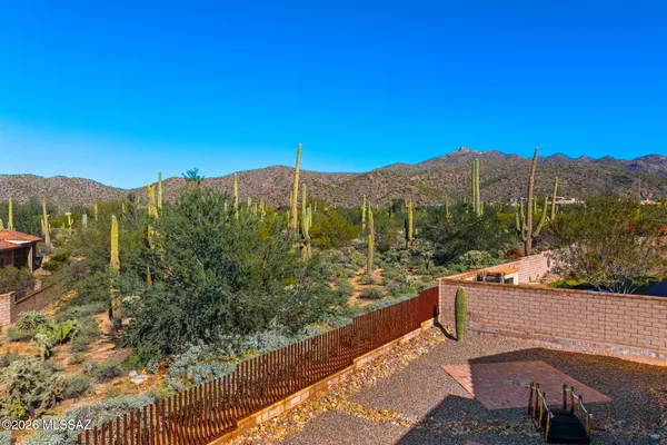 Property Slideshow image 3 of 37 | 6492 w whispering windmill ln, Marana, AZ, 85658