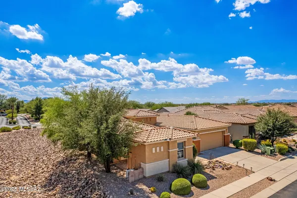 Property Slideshow image 2 of 51 | 13872 e carruthers st, Vail, AZ, 85641