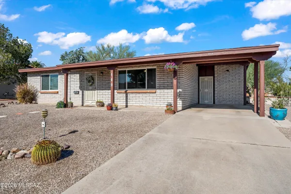 Property Slideshow image 3 of 25 | 149 e el limon, Green Valley, AZ, 85614