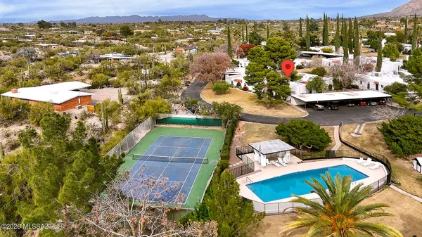 Property Slideshow image 3 of 30 | 724 w roller coaster rd, Tucson, AZ, 85704