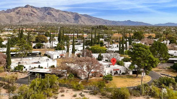 Property Slideshow image 2 of 30 | 724 w roller coaster rd, Tucson, AZ, 85704