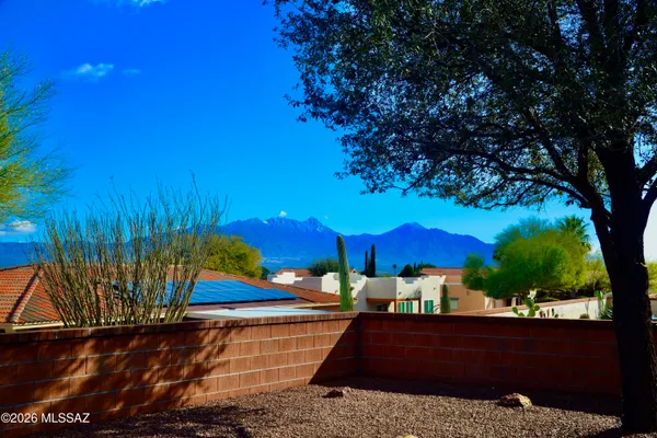 Property Slideshow image 2 of 35 | 166 n wellspring dr, Green Valley, AZ, 85614