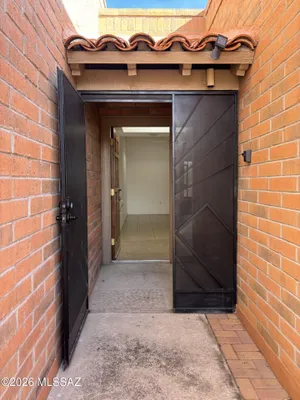 Property Slideshow image 2 of 20 | 1364 w desert hills dr, Green Valley, AZ, 85622