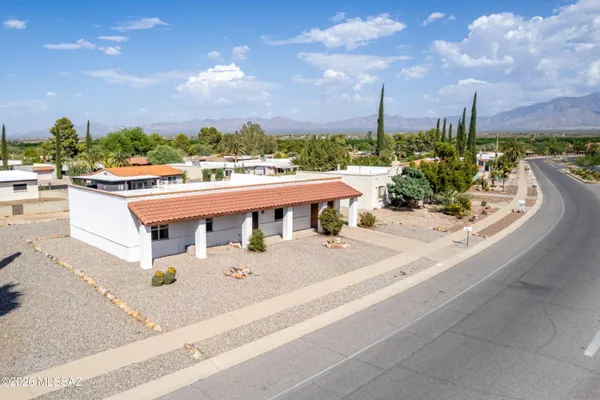Property Slideshow image 3 of 31 | 921 s abrego dr, Green Valley, AZ, 85614
