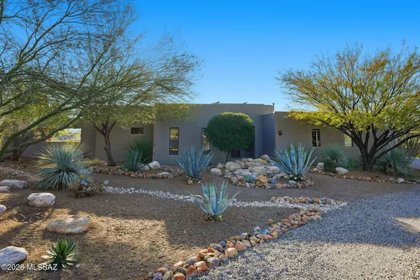 Property Slideshow image 2 of 50 | 648 e canyon rock rd, Green Valley, AZ, 85614