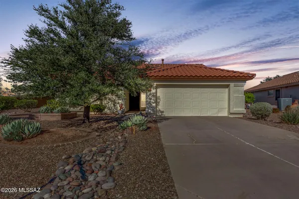 Property Slideshow image 2 of 37 | 2587 e dome ct, Green Valley, AZ, 85614