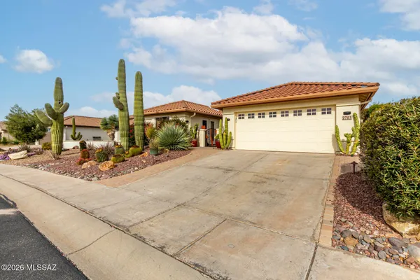Property Slideshow image 3 of 46 | 2703 e glen canyon rd, Green Valley, AZ, 85614