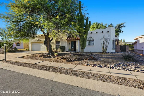 Property Slideshow image 2 of 42 | 132 w calle manantial kent, Green Valley, AZ, 85614