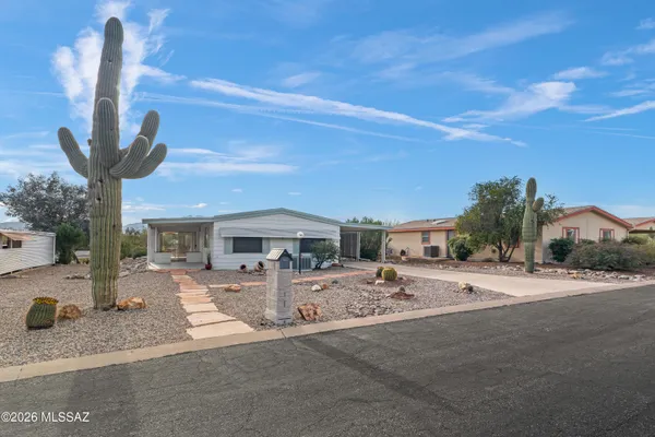 Property Slideshow image 2 of 14 | 145 w pinon dr, Green Valley, AZ, 85614