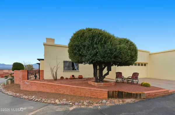 Property Slideshow image 2 of 43 | 919 w camino guarina, Green Valley, AZ, 85614