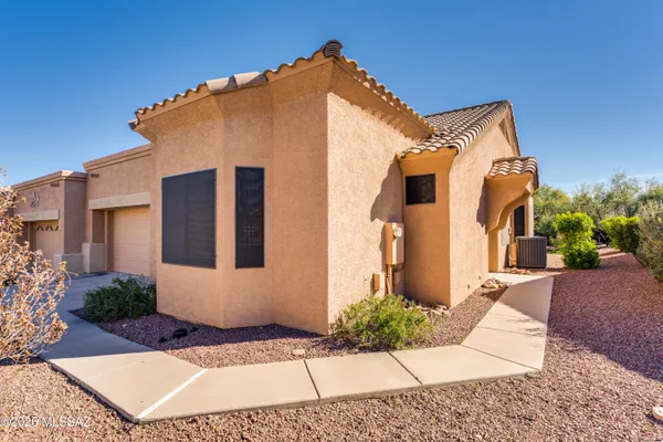 Property Slideshow image 3 of 50 | 531 w aspenwood st, Green Valley, AZ, 85614