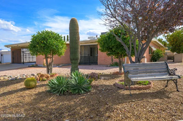 Property Slideshow image 2 of 24 | 413 w san ignacio, Green Valley, AZ, 85614