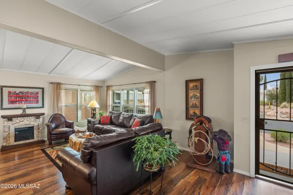 Property Slideshow image 3 of 30 | 105 w mora dr, Green Valley, AZ, 85614