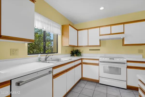 Property Slideshow image 3 of 42 | 64510 e canyon shadows ln, Tucson, AZ, 85739