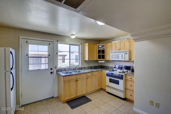 Property Slideshow image 2 of 27 | 135 s paseo quinta c, Green Valley, AZ, 85614