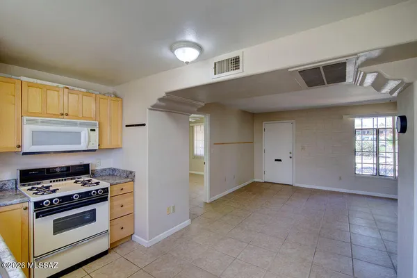 Property Slideshow image 3 of 24 | 135 s paseo quinta c, Green Valley, AZ, 85614