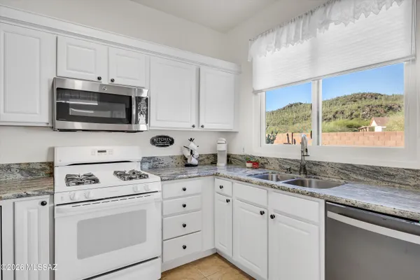 Property Slideshow image 3 of 39 | 9471 n whispering shadows way, Tucson, AZ, 85743