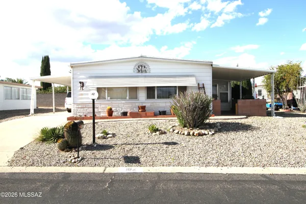 Property Slideshow image 2 of 32 | 182 w palma dr, Green Valley, AZ, 85614