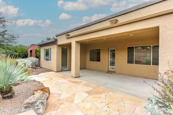 Property Slideshow image 3 of 32 | 2033 w acacia bluffs dr, Green Valley, AZ, 85622