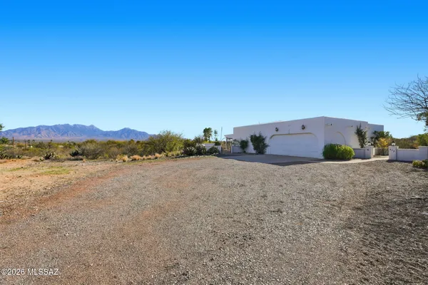 Property Slideshow image 2 of 48 | 615 w continental rd, Green Valley, AZ, 85622