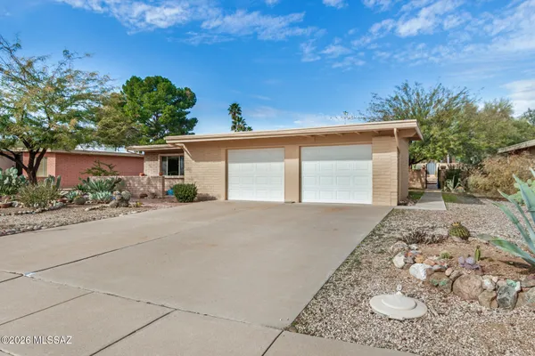 Property Slideshow image 2 of 30 | 392 w rio altar, Green Valley, AZ, 85614