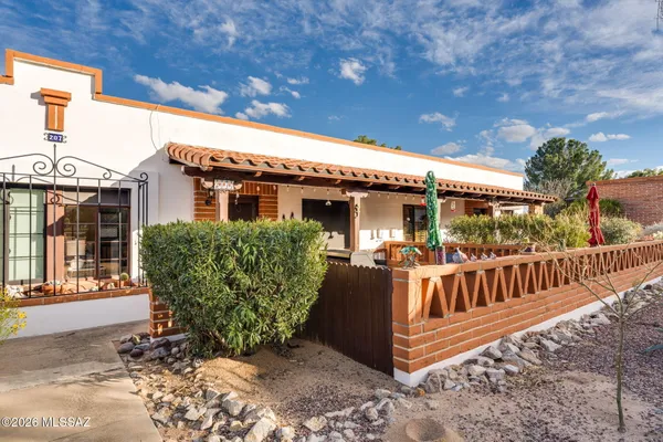 Property Slideshow image 3 of 34 | 207 s paseo tierra c, Green Valley, AZ, 85614