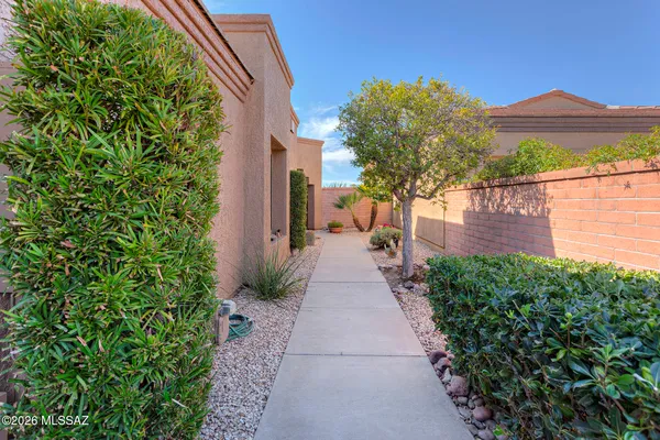 Property Slideshow image 3 of 43 | 1937 w via nuevo leon, Green Valley, AZ, 85622