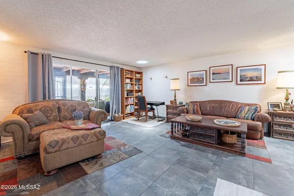 Property Slideshow image 3 of 30 | 625 w camino corto, Green Valley, AZ, 85614