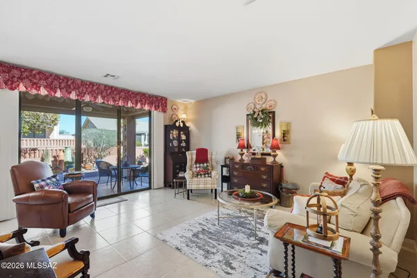 Property Slideshow image 2 of 27 | 1910 w amblemorn dr, Green Valley, AZ, 85622
