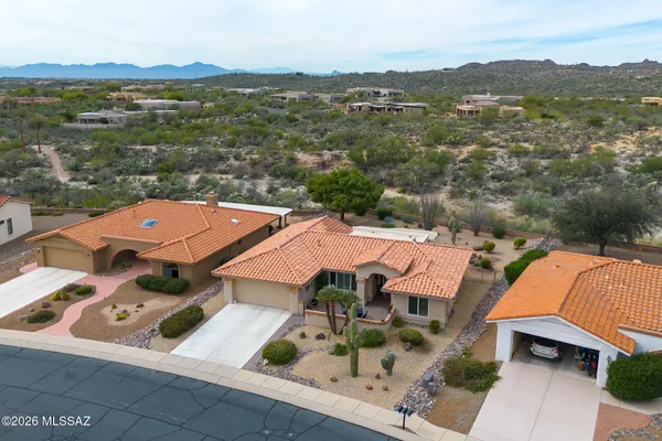 Property Slideshow image 3 of 50 | 814 e desert glen dr, Oro Valley, AZ, 85755