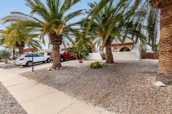 Property Slideshow image 3 of 19 | 743 n abrego dr, Green Valley, AZ, 85614