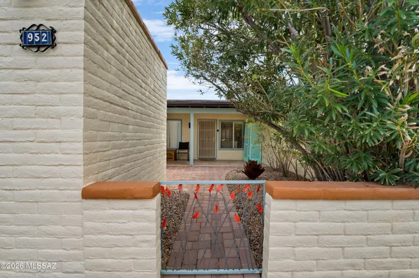 Property Slideshow image 2 of 38 | 952 w camino asturias, Green Valley, AZ, 85622