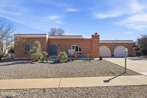 Property Slideshow image 2 of 42 | 250 e paseo chuparosas, Green Valley, AZ, 85614