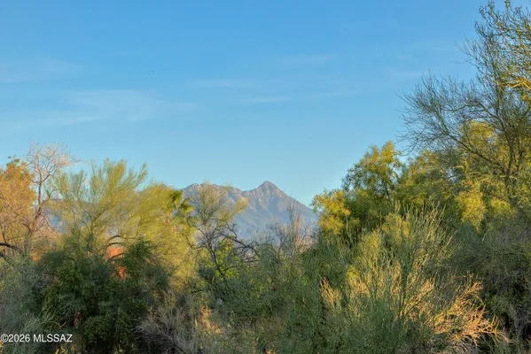 Property Slideshow image 2 of 41 | 413 w calle de oro, Green Valley, AZ, 85614