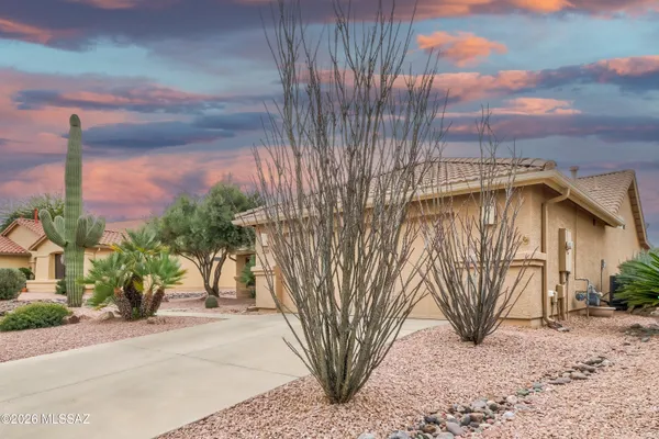 Property Slideshow image 3 of 37 | 2328 e desert pueblo pass, Green Valley, AZ, 85614