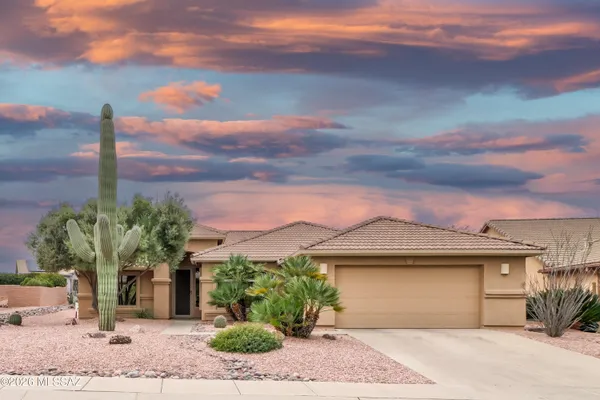 Property Slideshow image 2 of 37 | 2328 e desert pueblo pass, Green Valley, AZ, 85614