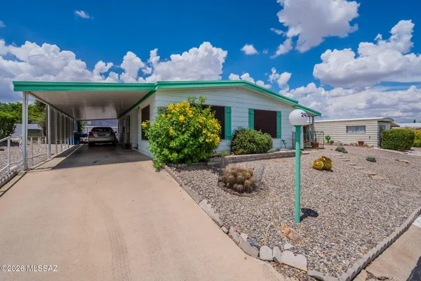 Property Slideshow image 3 of 32 | 240 w cumaro dr, Green Valley, AZ, 85614