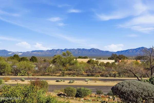 Property Slideshow image 2 of 27 | 500 w ocotillo pl, Green Valley, AZ, 85614