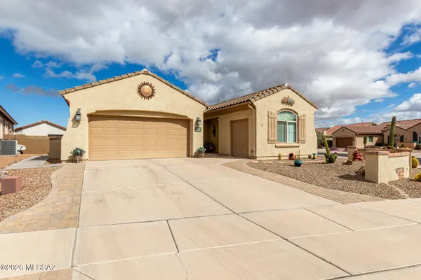 Property Slideshow image 3 of 50 | 180 w calle media luz, Sahuarita, AZ, 85629