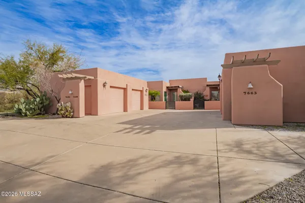 Property Slideshow image 2 of 48 | 7659 s vivaldi ct, Tucson, AZ, 85747