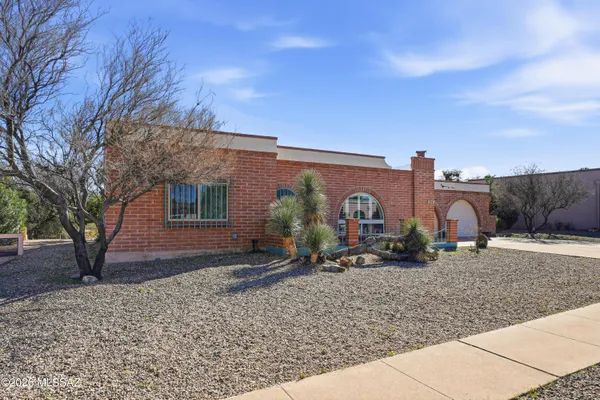 Property Slideshow image 3 of 42 | 250 e paseo chuparosas, Green Valley, AZ, 85614