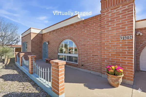 Property Slideshow image 2 of 42 | 250 e paseo chuparosas, Green Valley, AZ, 85614