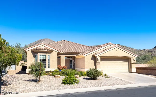 Property Slideshow image 2 of 50 | 13806 n heritage canyon dr, Marana, AZ, 85658