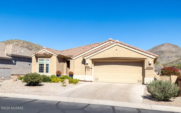 Property Slideshow image 3 of 50 | 13806 n heritage canyon dr, Marana, AZ, 85658