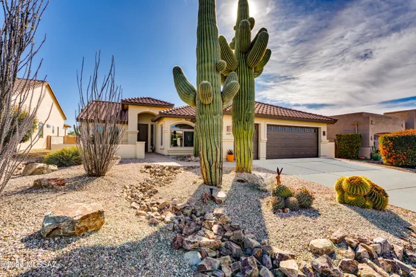 Property Slideshow image 3 of 50 | 2480 e glen canyon rd, Green Valley, AZ, 85614