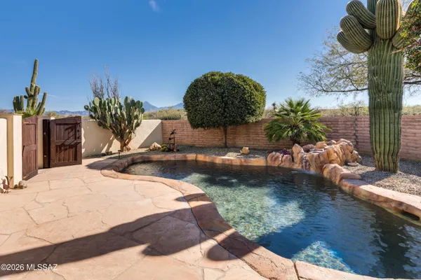 Property Slideshow image 2 of 50 | 2480 e glen canyon rd, Green Valley, AZ, 85614
