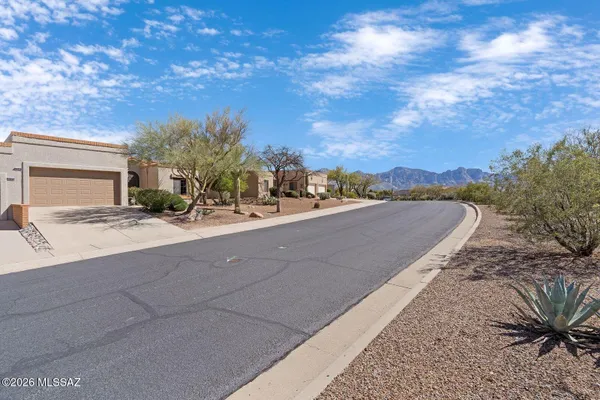 Property Slideshow image 2 of 27 | 14410 n spanish garden ln, Oro Valley, AZ, 85755