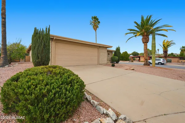 Property Slideshow image 2 of 28 | 321 w rio-santa cruz, Green Valley, AZ, 85614